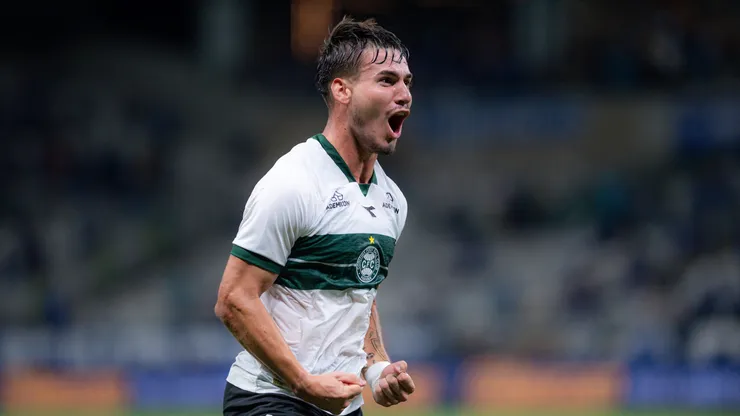 Lavega será titular em Coritiba x Vasco