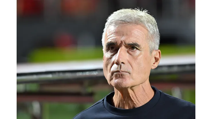 SP - SAO PAULO - 11/02/2026 - BRASILEIRO A 2026, SAO PAULO X GREMIO - Luis Castro tecnico do Gremio durante partida contra o Sao Paulo no estadio Morumbi pelo campeonato Brasileiro A 2026. Foto: Jota Erre/AGIF
