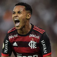 Flamengo cobra dívida do Almería por Lázaro