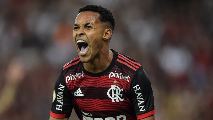 Lazaro jogador do Flamengo comemora seu gol durante partida contra o Atletico-GO no estadio Maracana pelo campeonato Brasileiro A 2022. Foto: Thiago Ribeiro/AGIF