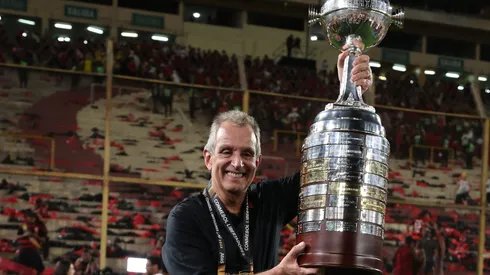 Luiz Eduardo Baptista, president of Flamengo celebrates with the trophy after winning the 2025 Copa CONMEBOL Libertadores Final match between Palmeiras and Flamengo at Estadio Monumental on November 29, 2025 in Lima, Peru. (Photo by Hector Vivas/Getty Images)