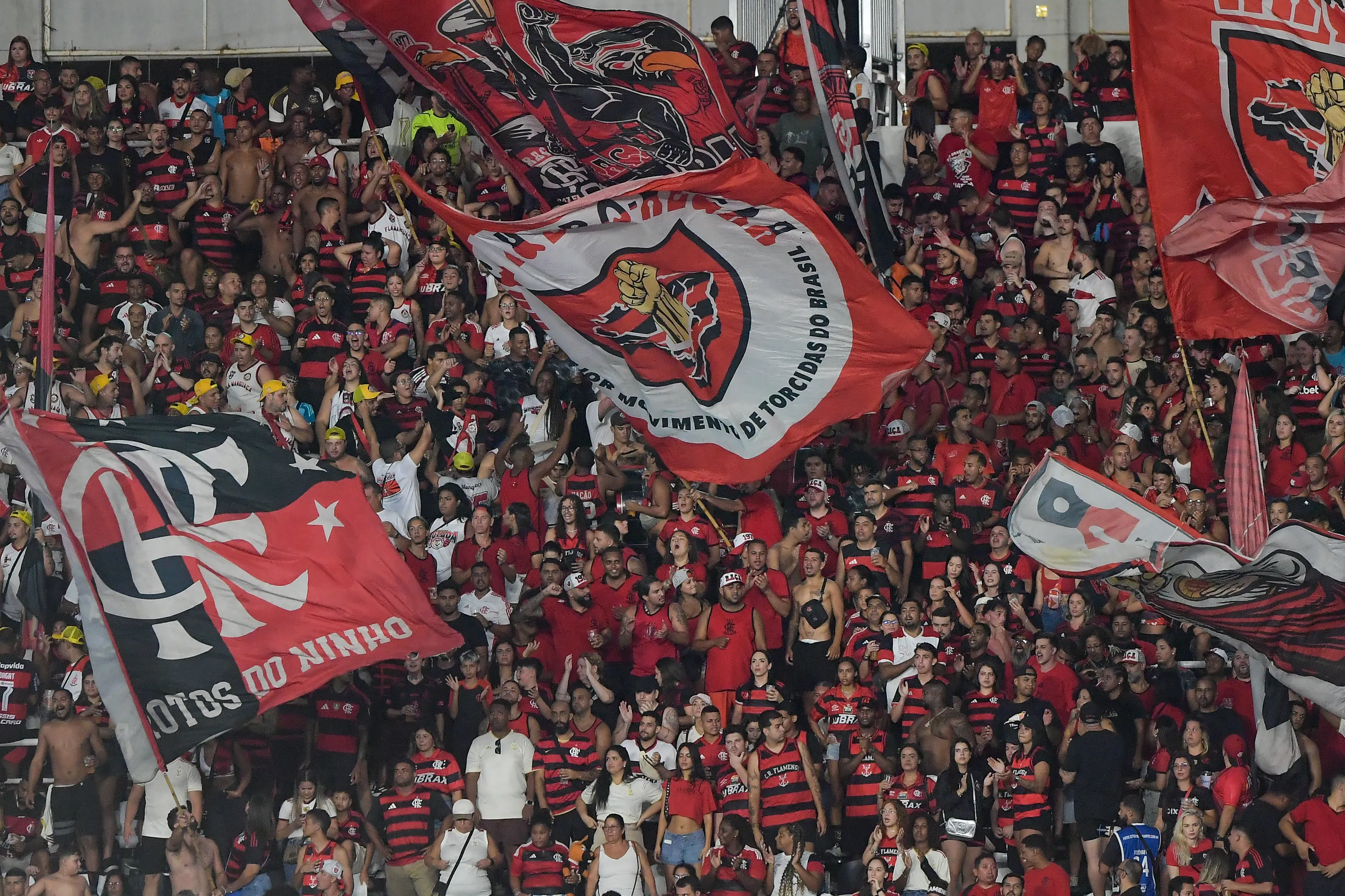 Torcida do Flamengo durante partida contra Botafogo no estadio Engenhao pelo campeonato Brasileiro A 2026. Foto: Thiago Ribeiro/AGIF