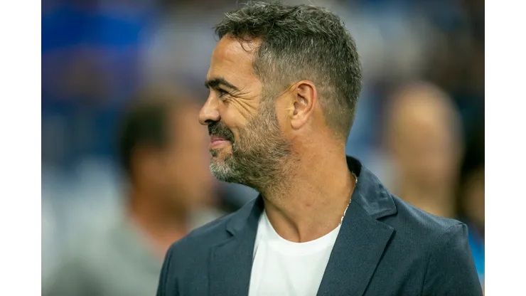 -Arthur Jorge tecnico do Cruzeiro durante partida contra o Vitoria no estadio Mineirao pelo campeonato Brasileiro A 2026. Foto: Fernando Moreno/AGIF