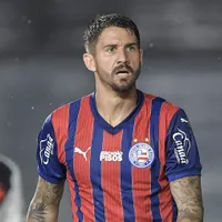 Everaldo reclama de pênalti não marcado para o Bahia