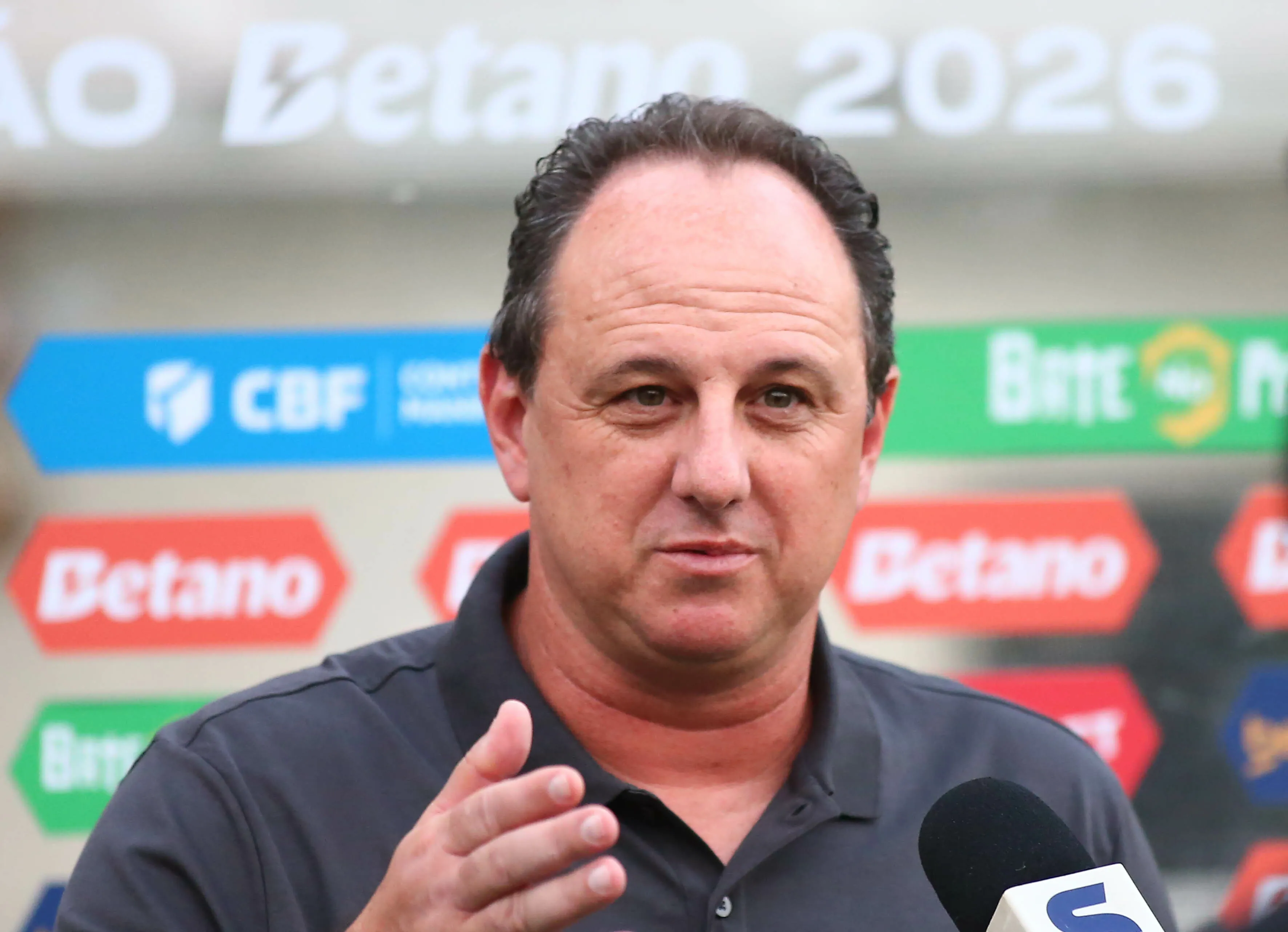 Rogerio Ceni tecnico do Bahia durante partida contra o Corinthians no estadio Vila Belmiro pelo campeonato Brasileiro A 2026. Foto: Mauricio De Souza/AGIF