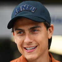 Torcida do Flamengo liga alerta para questão física de Dybala