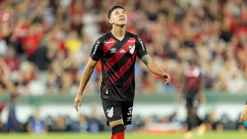 Esquivel sofreu lesão no Athletico-PR