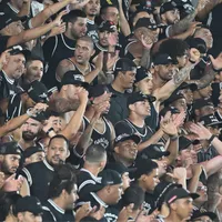 Torcida cobra Corinthians no CT após derrota