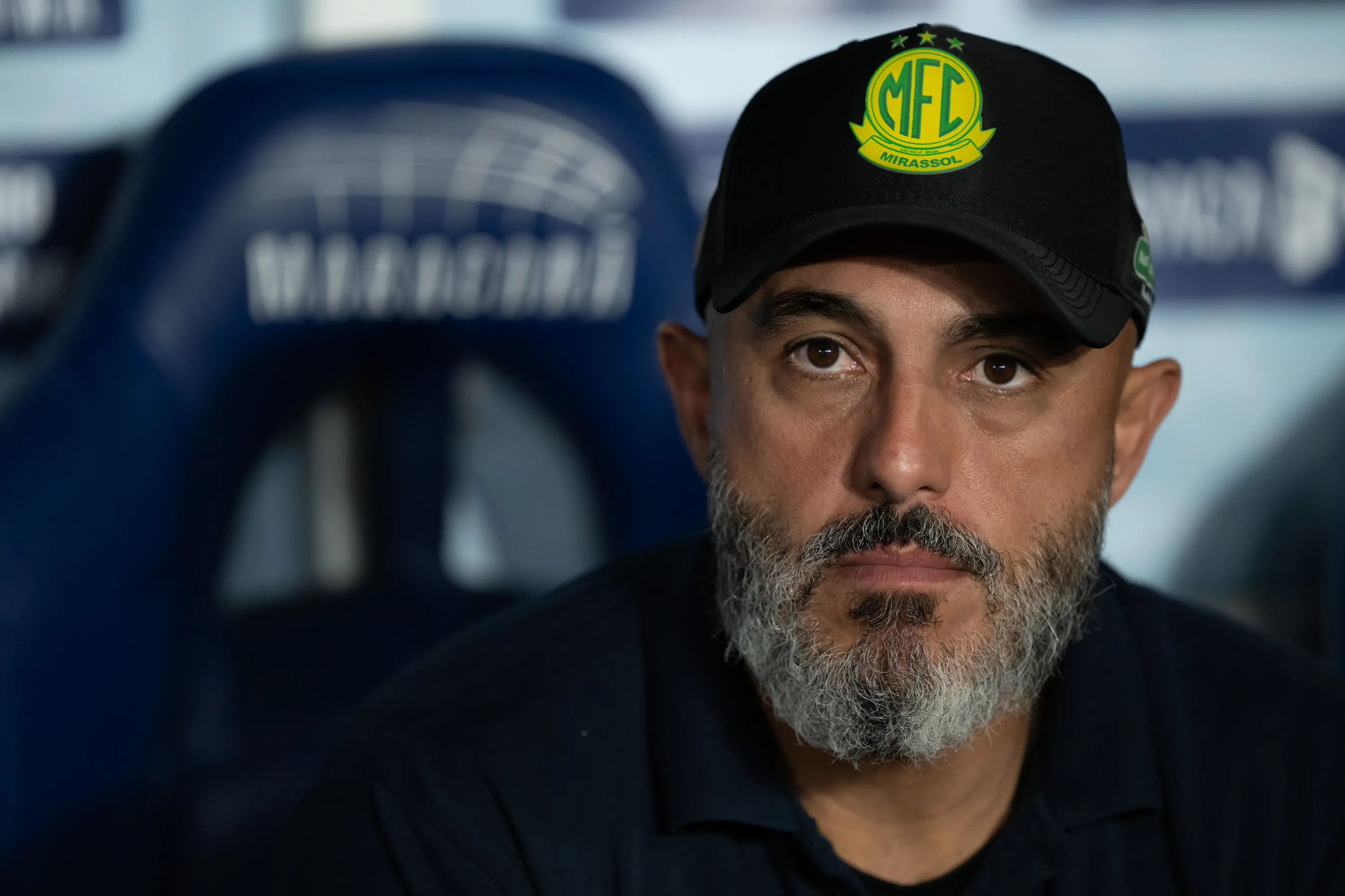 RJ – RIO DE JANEIRO – 06/11/2025 – BRASILEIRO A 2025, FLUMINENSE X MIRASSOL – Rafael Guanaes tecnico do Mirassol durante partida contra o Fluminense no estadio Maracana pelo campeonato Brasileiro A 2025. Foto: Jorge Rodrigues/AGIF