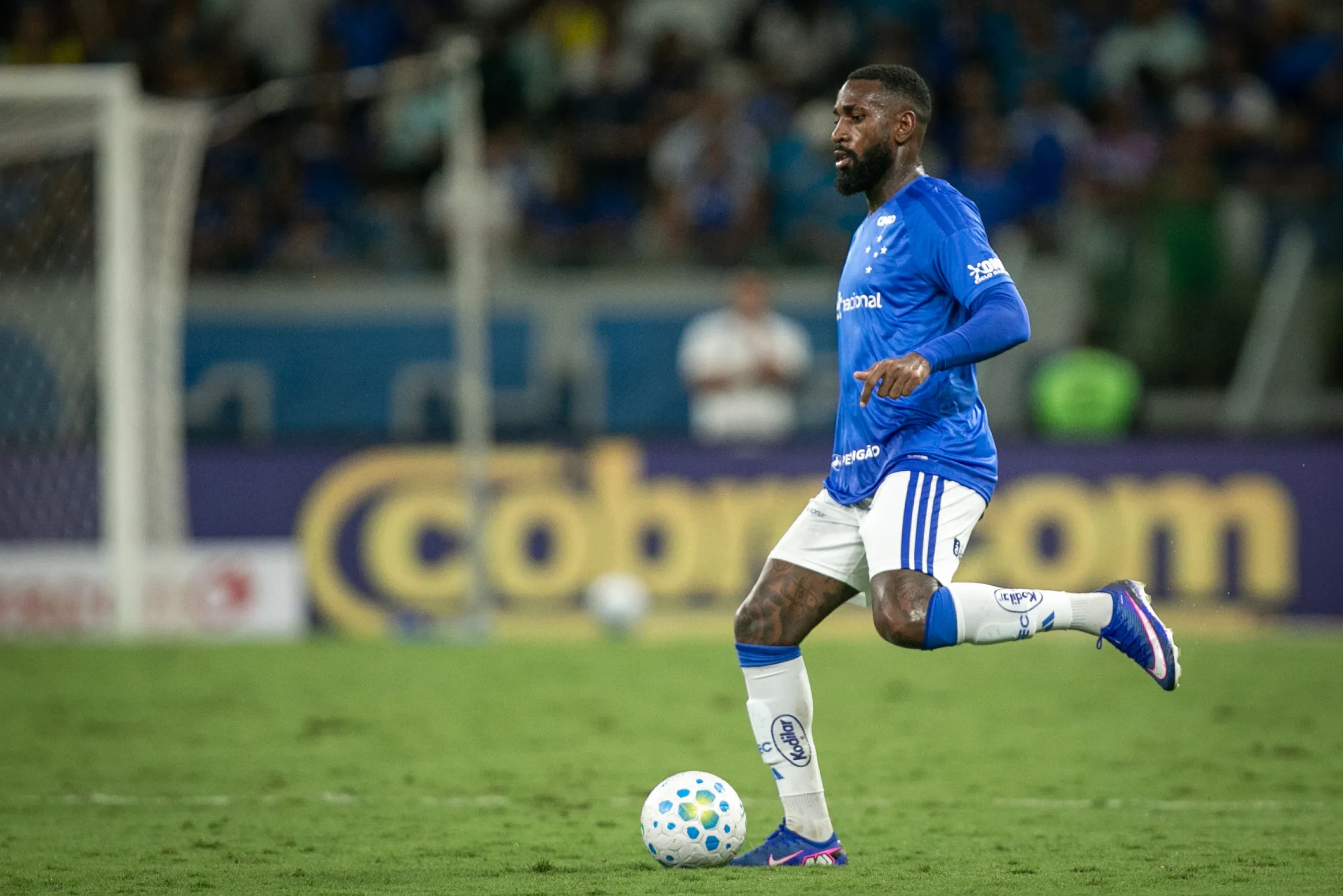 MG – BELO HORIZONTE – 01/04/2026 – BRASILEIRO A 2026, CRUZEIRO X VITORIA – Gerson jogador do Cruzeiro durante partida contra o Vitoria no estadio Mineirao pelo campeonato Brasileiro A 2026. Foto: Fernando Moreno/AGIF