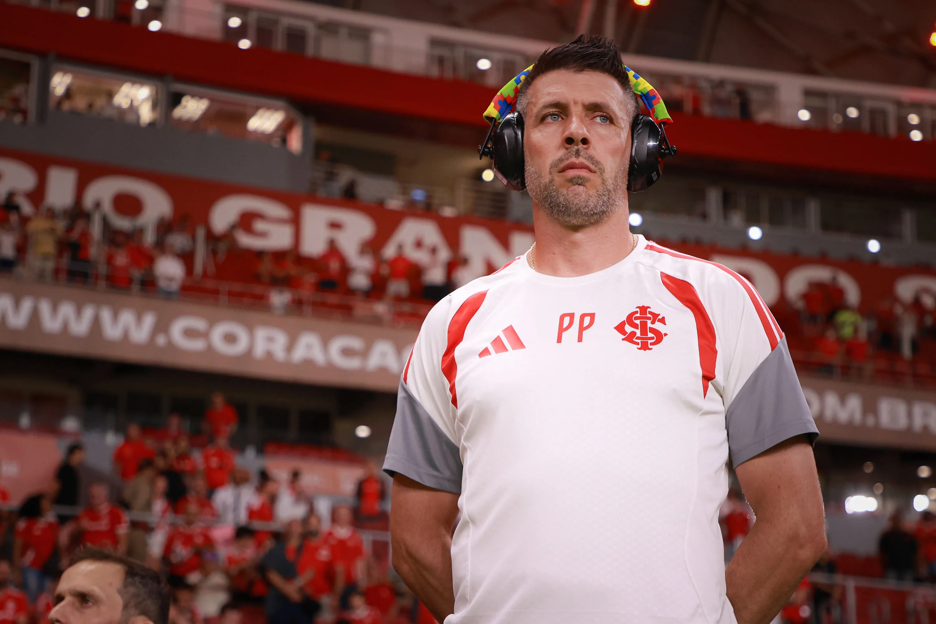 RS – PORTO ALEGRE – 01/04/2026 – BRASILEIRO A 2026, INTERNACIONAL X SAO PAULO – Paulo Pezzolano tecnico do Internacional durante partida contra o Sao Paulo no estadio Beira-Rio pelo campeonato Brasileiro A 2026. Foto: Maxi Franzoi/AGIF