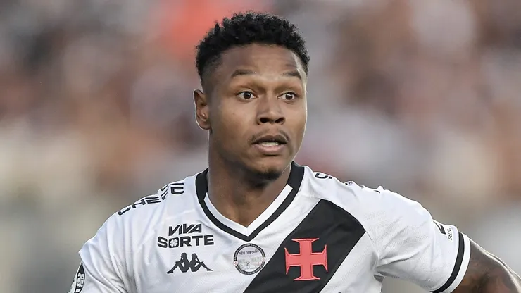 Matheus Franca jogador do Vasco durante partida contra o Vitoria no estadio Sao Januario pelo campeonato Brasileiro A 2025. Foto: Thiago Ribeiro/AGIF