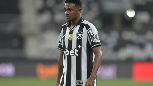 RJ – RIO DE JANEIRO – 18/11/2025 – BRASILEIRO A 2025, BOTAFOGO X SPORT – Jeffinho jogador do Botafogo durante partida contra o Sport no estadio Engenhao pelo campeonato Brasileiro A 2025. Foto: Thiago Ribeiro/AGIF