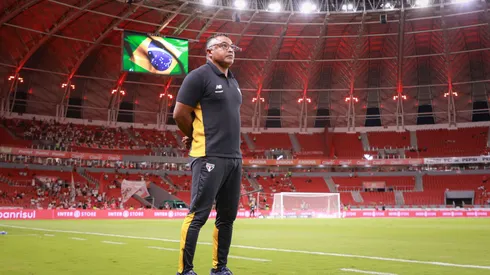 Roger Machado em Internacional x São Paulo pelo Brasileirão 2026. Foto: Maxi Franzoi/AGIF
