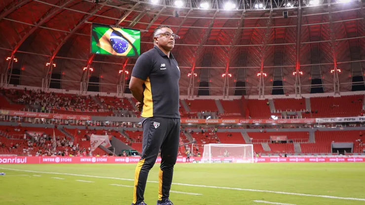 Roger Machado em Internacional x São Paulo pelo Brasileirão 2026. Foto: Maxi Franzoi/AGIF
