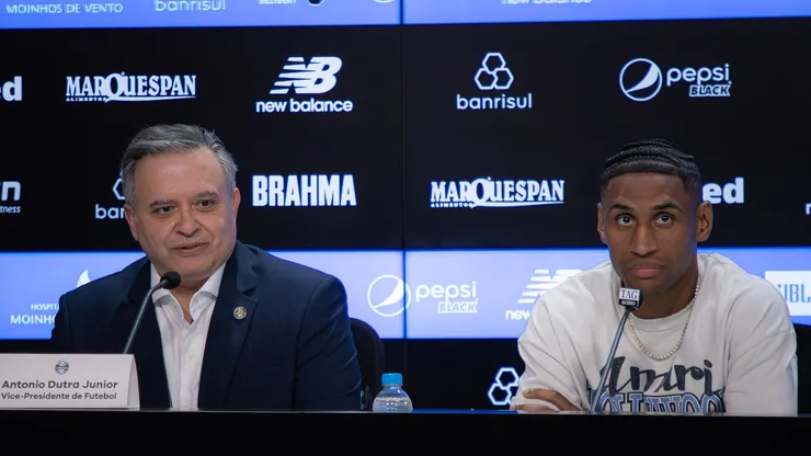 Antonio Dutra Jr na apresentação de Tetê no Grêmio Foto: Maxi Franzoi/AGIF