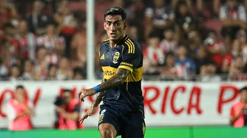 Lautaro Di Lollo of Boca Juniors passes the ball during a Torneo Apertura Mercado Libre 2026 match between Unión and Boca Juniors at Estadio 15 de Abril on March 15, 2026 in Santa Fe, Argentina. (Photo by Luciano Bisbal/Getty Images)