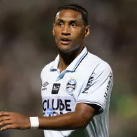 Tetê é alvo de críticas no Grêmio