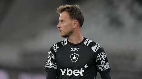 Neto goleiro do Botafogo durante aquecimento antes da partida contra o LDU no estádio Engenhão pelo campeonato Copa Libertadores 2025. Foto: Thiago Ribeiro/AGIF