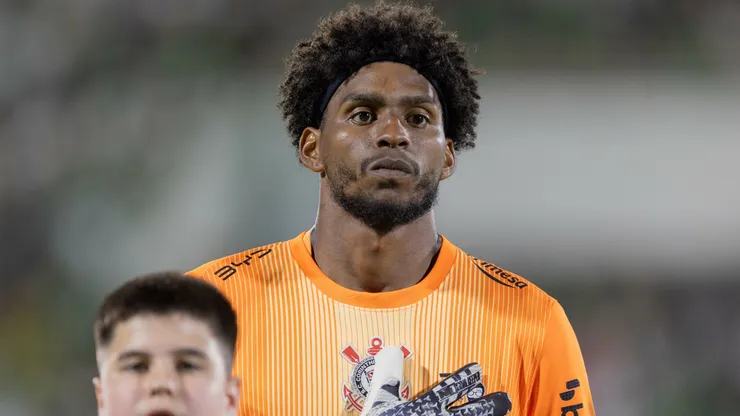 Hugo Souza jogador do Corinthians durante partida contra o Chapecoense no estádio Arena Conda pelo campeonato Brasileiro A 2026. Foto: Liamara Polli/AGIF
