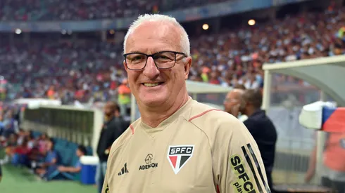 Torcida do São Paulo pede retorno de Dorival.