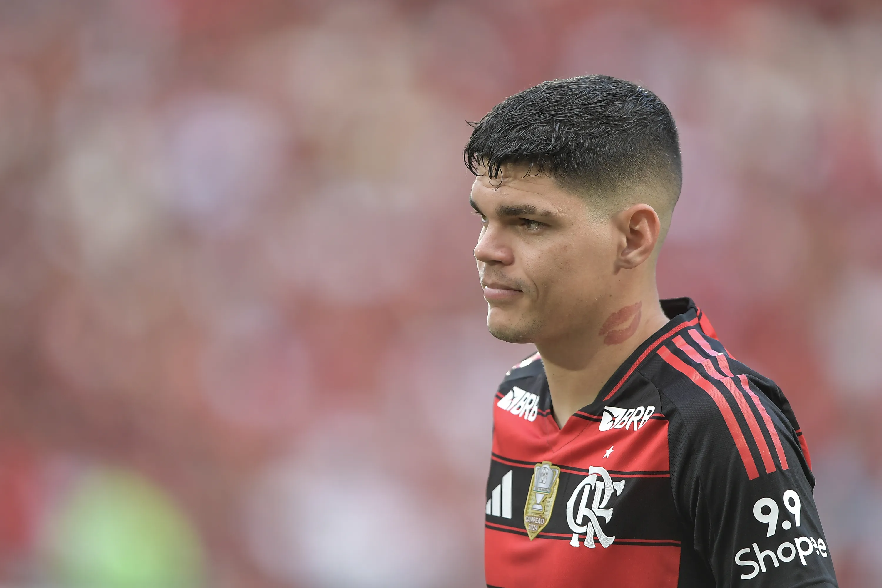RJ – RIO DE JANEIRO – 31/08/2025 – BRASILEIRO A 2025, FLAMENGO X GREMIO – Ayrton Lucas jogador do Flamengo durante partida contra o Gremio no estadio Maracana pelo campeonato Brasileiro A 2025. Foto: Thiago Ribeiro/AGIF