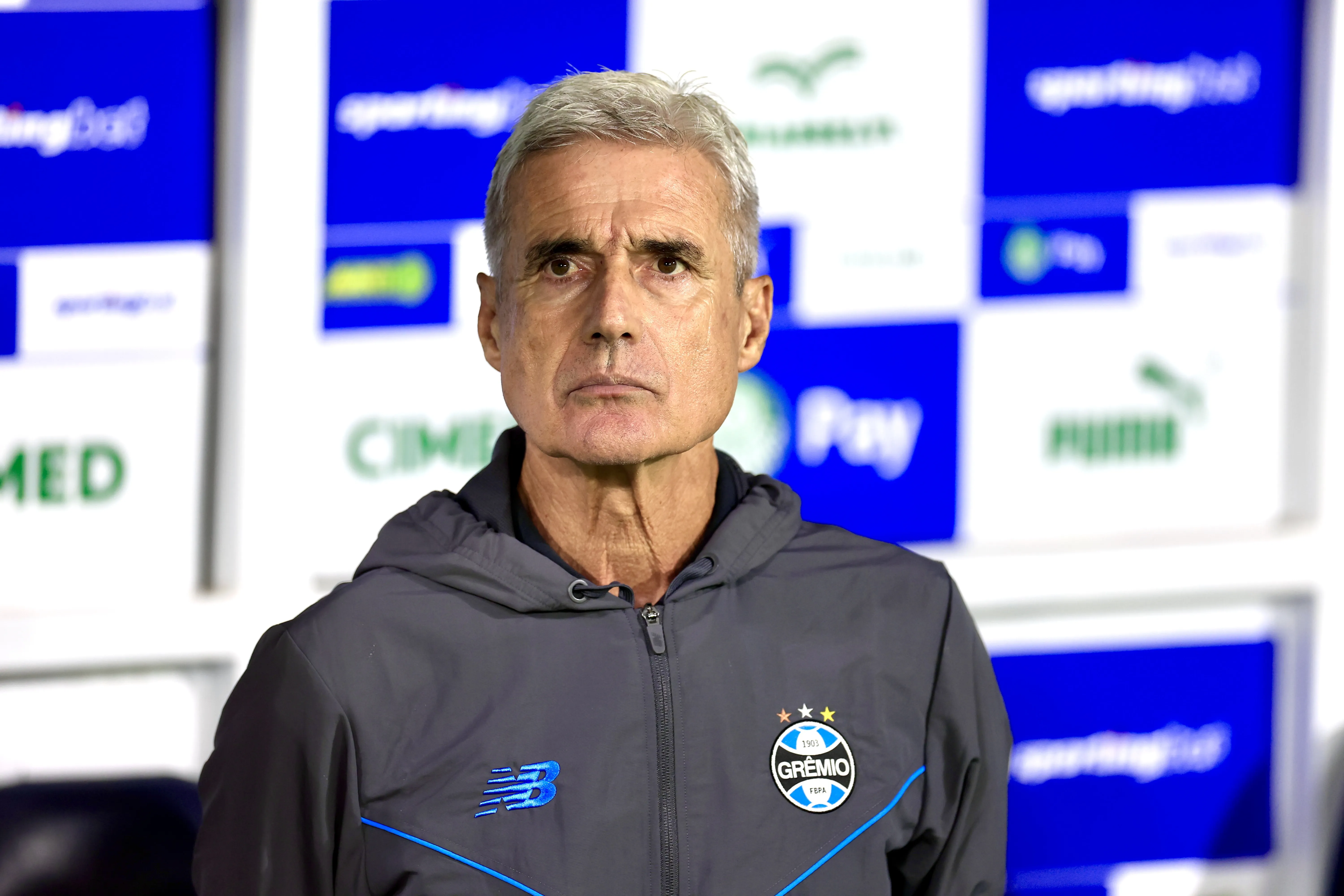 Tetê fez o pedido para Castro – Foto: Marcello Zambrana/AGIF.