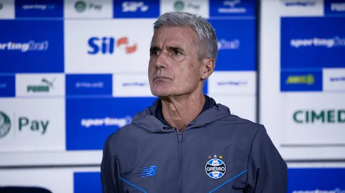 Luís Castro técnico do Grêmio durante partida contra o Palmeiras no estádio Arena Barueri pelo campeonato Brasileiro A 2026. Foto: Ettore Chiereguini/AGIF