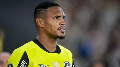 John goleiro do Botafogo durante partida contra o Universidad de Chile no estádio Engenhão pelo campeonato Copa Libertadores 2025. Foto: Thiago Ribeiro/AGIF