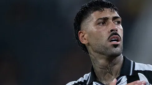 RJ - RIO DE JANEIRO - 15/02/2026 - CARIOCA 2026, BOTAFOGO X FLAMENGO - Barboza jogador do Botafogo comemora seu gol durante partida contra o Flamengo no estadio Engenhao pelo campeonato Carioca 2026. Foto: Jorge Rodrigues/AGIF