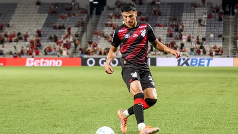 Esquivel, lateral do Athletico-PR