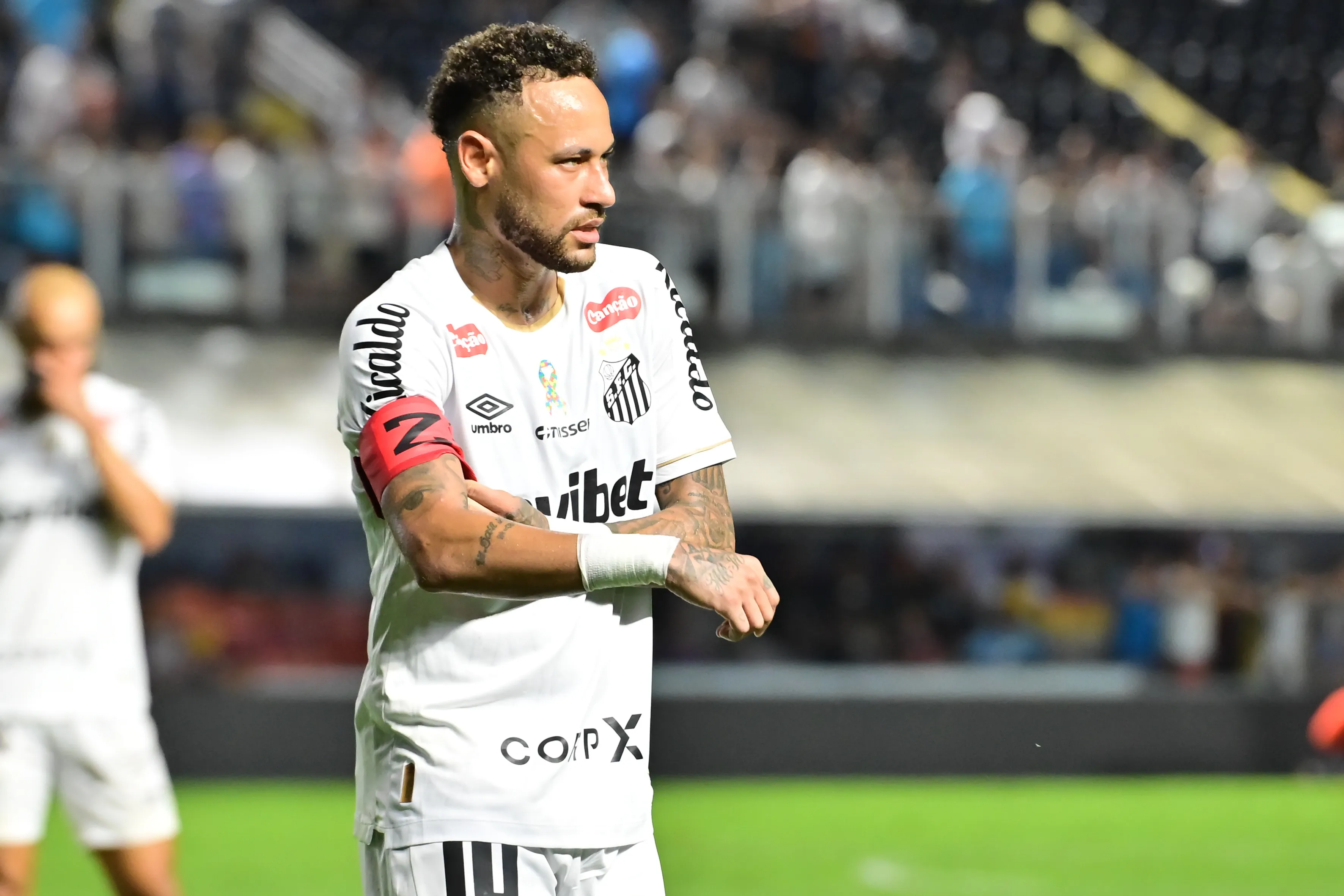 Neymar durante partida contra o Remo no Campeonato Brasileiro de 2026. Foto: Jota Erre/AGIF