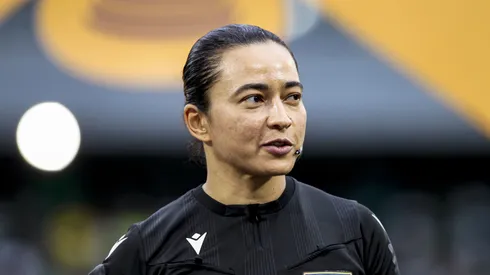 Edina Alves apita Grêmio x Remo. Foto: Marco Miatelo/AGIF