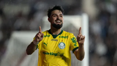 Flaco Lopez jogador do Palmeiras comemora seu gol durante partida contra o Vasco no estadio Sao Januario pelo campeonato [COMPETICAO]. Foto: Jorge Rodrigues/AGIF