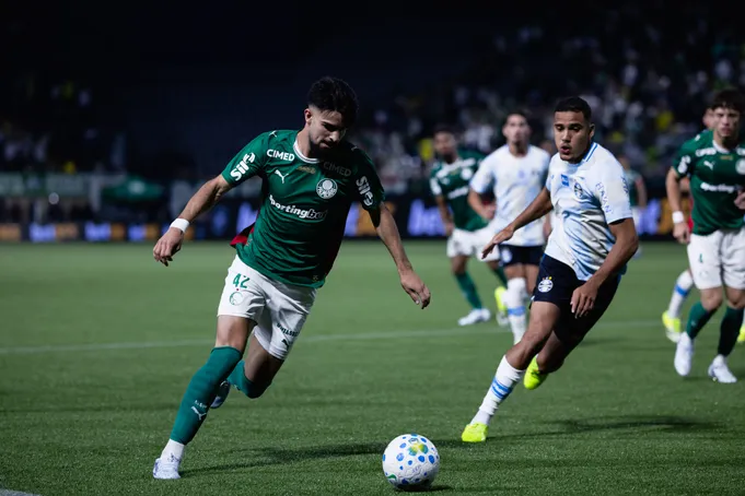 Flaco Lopez jogador do Palmeiras durante partida contra o Gremio no estadio Arena Barueri pelo campeonato Brasileiro A 2026. Foto: Ettore Chiereguini/AGIF