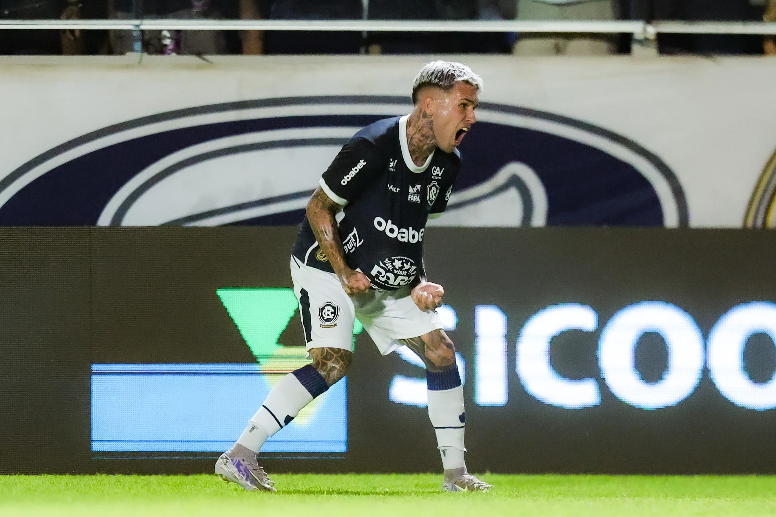 Diego Hernandez jogador do Remo comemora seu gol durante partida contra o Athletic Club no estadio Baenao pelo campeonato Brasileiro B 2025. Foto: Fernando Torres/AGIF