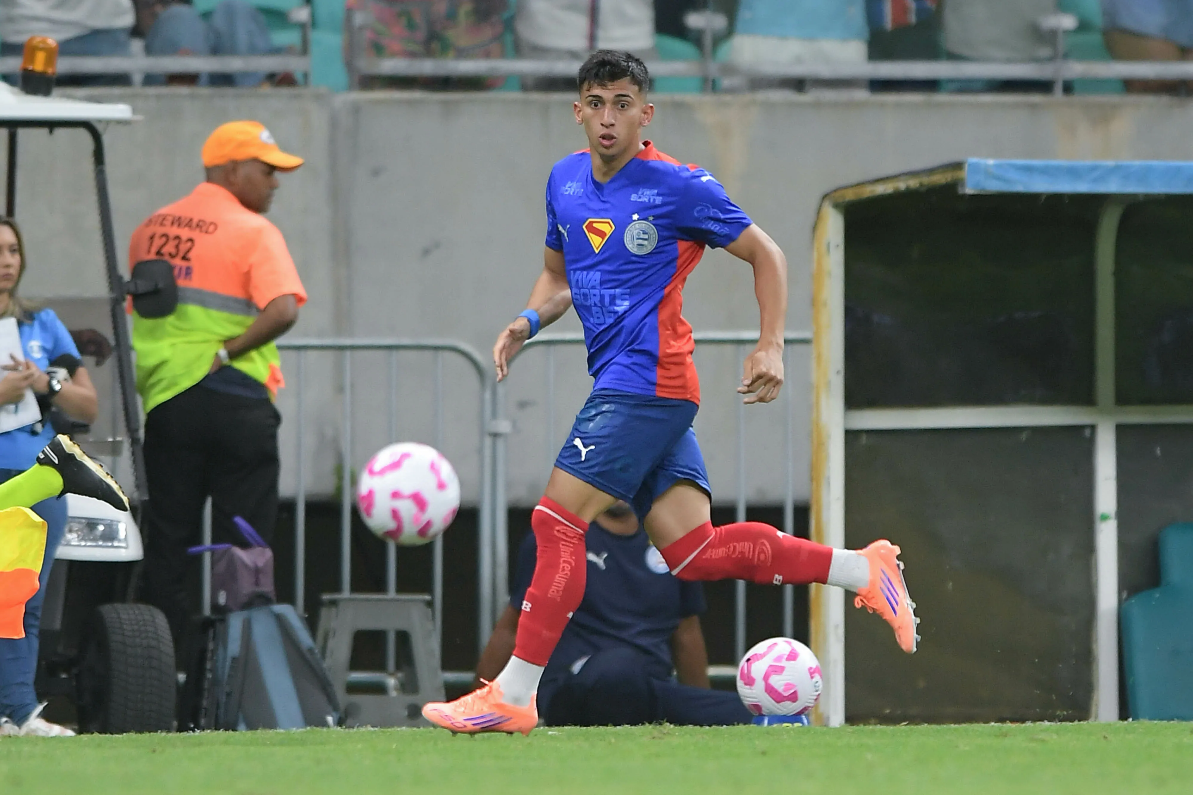 Mateo Sanabria jogador do Bahia durante partida contra o Gremio no estadio Arena Fonte Nova pelo campeonato Brasileiro A 2025. Foto: Jhony Pinho/AGIF