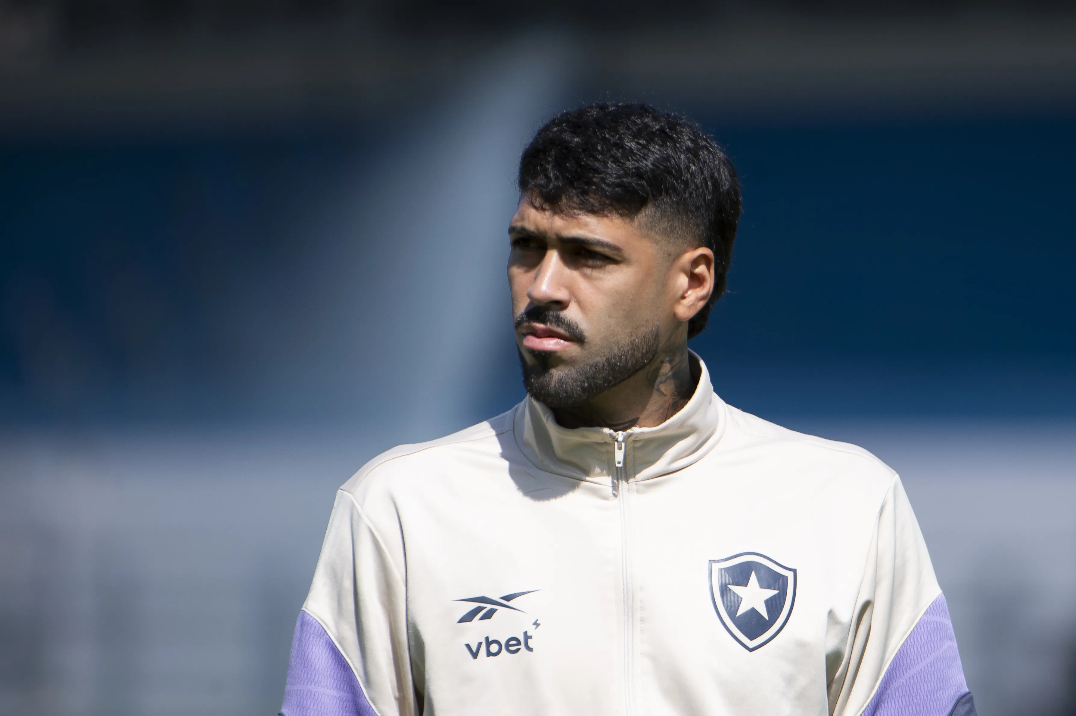 Galo sondou Alexander Barboza, do Botafogo, mas conversas não avançaram. Foto: Anderson Romão/AGIF