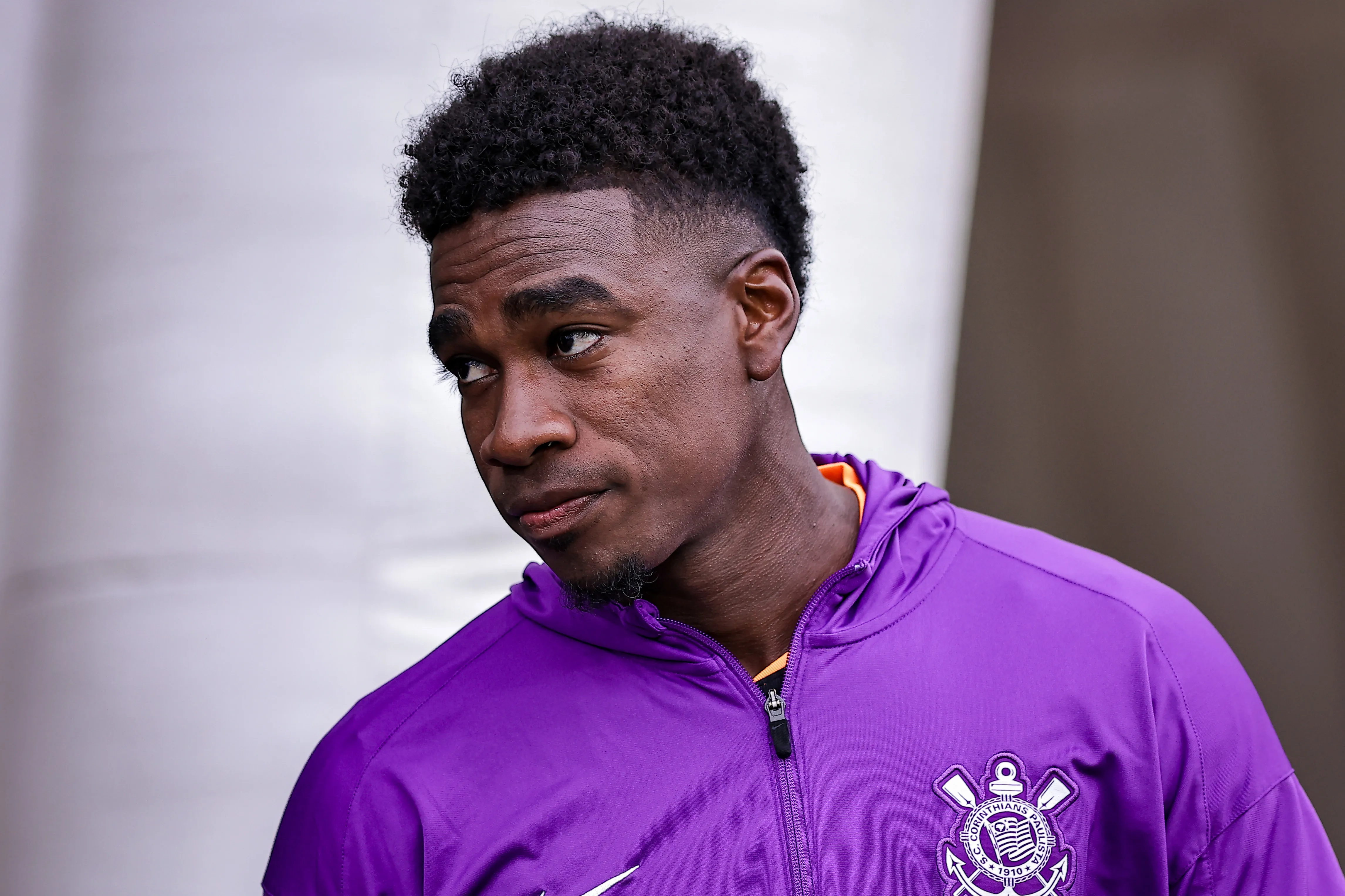SP – SAO PAULO – 09/11/2025 – BRASILEIRO A 2025, CORINTHIANS X CEARA –  Felix Torres jogador do Corinthians durante entrada em campo para partida contra o Ceara no estadio Arena Corinthians pelo campeonato Brasileiro A 2025. Foto: Fabio Giannelli/AGIF