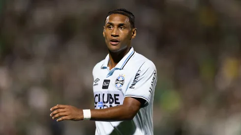 Tetê quer jogar de meia central no Grêmio.