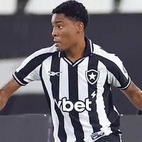 Caio Roque avalia positivamente sua estreia no Botafogo