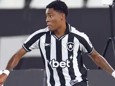 Caio Roque avalia positivamente sua estreia no Botafogo