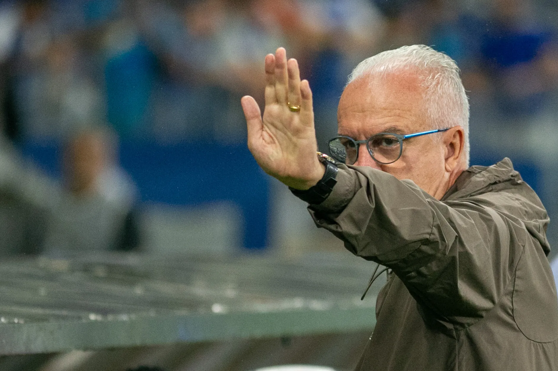 Dorival durante partida contra o Cruzeiro no Campeonato Brasileiro de 2026. Foto: Fernando Moreno/AGIF