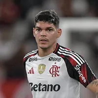Ayrton Lucas deve ser titular no Flamengo e torcida protesta