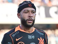 Memphis Depay retorna ao Corinthians, após tratamento na Europa