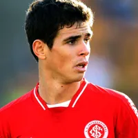 Oscar, ex-Internacional, encerra carreira aos 34 anos