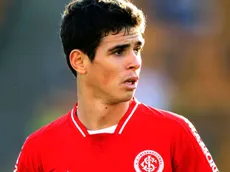 Oscar, ex-Internacional, encerra carreira aos 34 anos