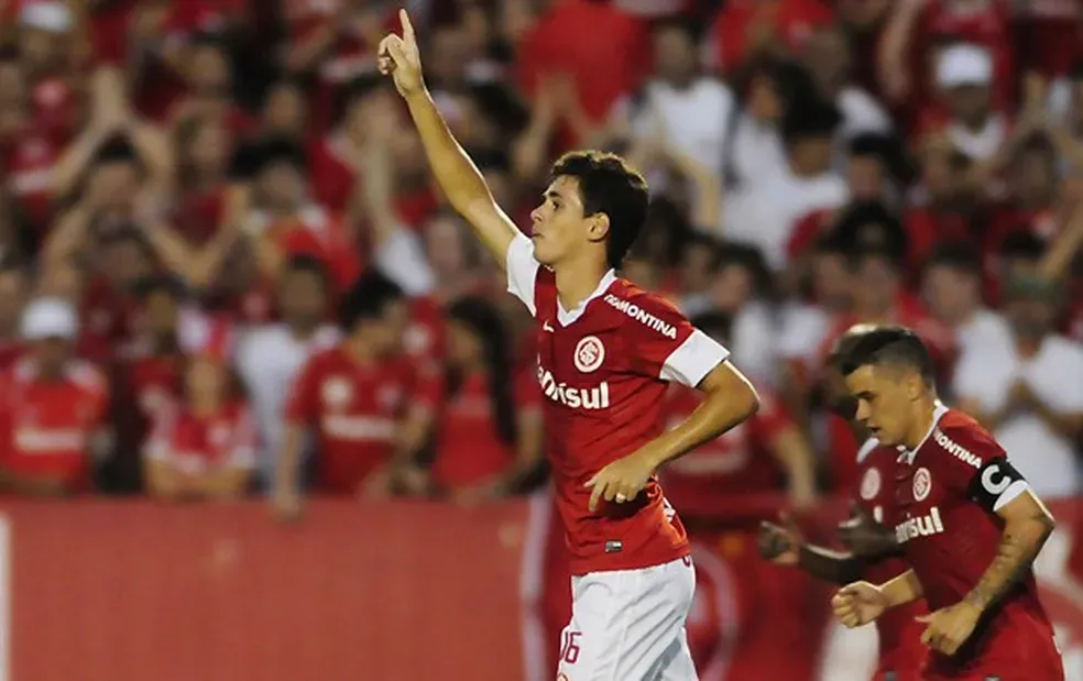 Oscar atuando pelo Internacional. Foto: Divulgação / Internacional