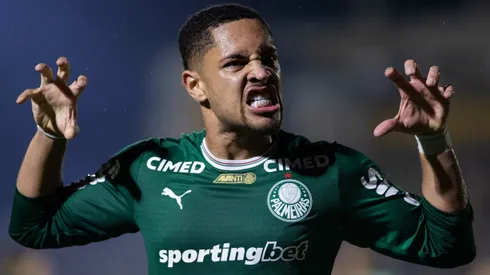 vitor roque jogador do Palmeiras comemora seu gol durante partida contra o Novorizontino no estadio Jorge Ismael de Biasi pelo campeonato Paulista 2026. Foto: Joisel Amaral/AGIF
