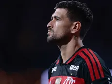 Flamengo conta com Arrascaeta, Varela e Léo Pereira contra Santos